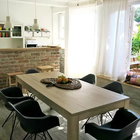 Apartment Art House *